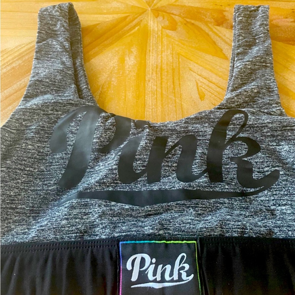 Victoria Secret PINK
Sports Bra Peekaboo openings Sz Small